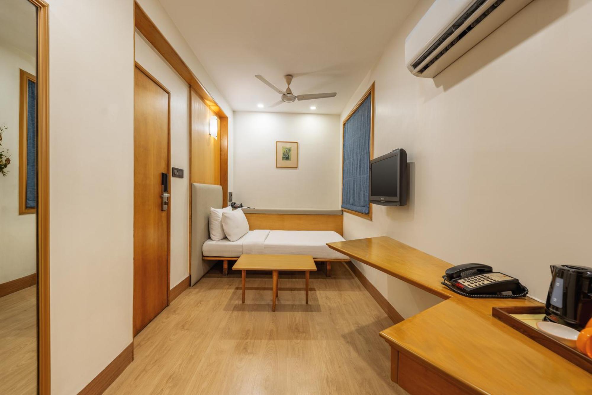 The Shalimar Hotel, Kemps Corner Mumbai  Kamer foto