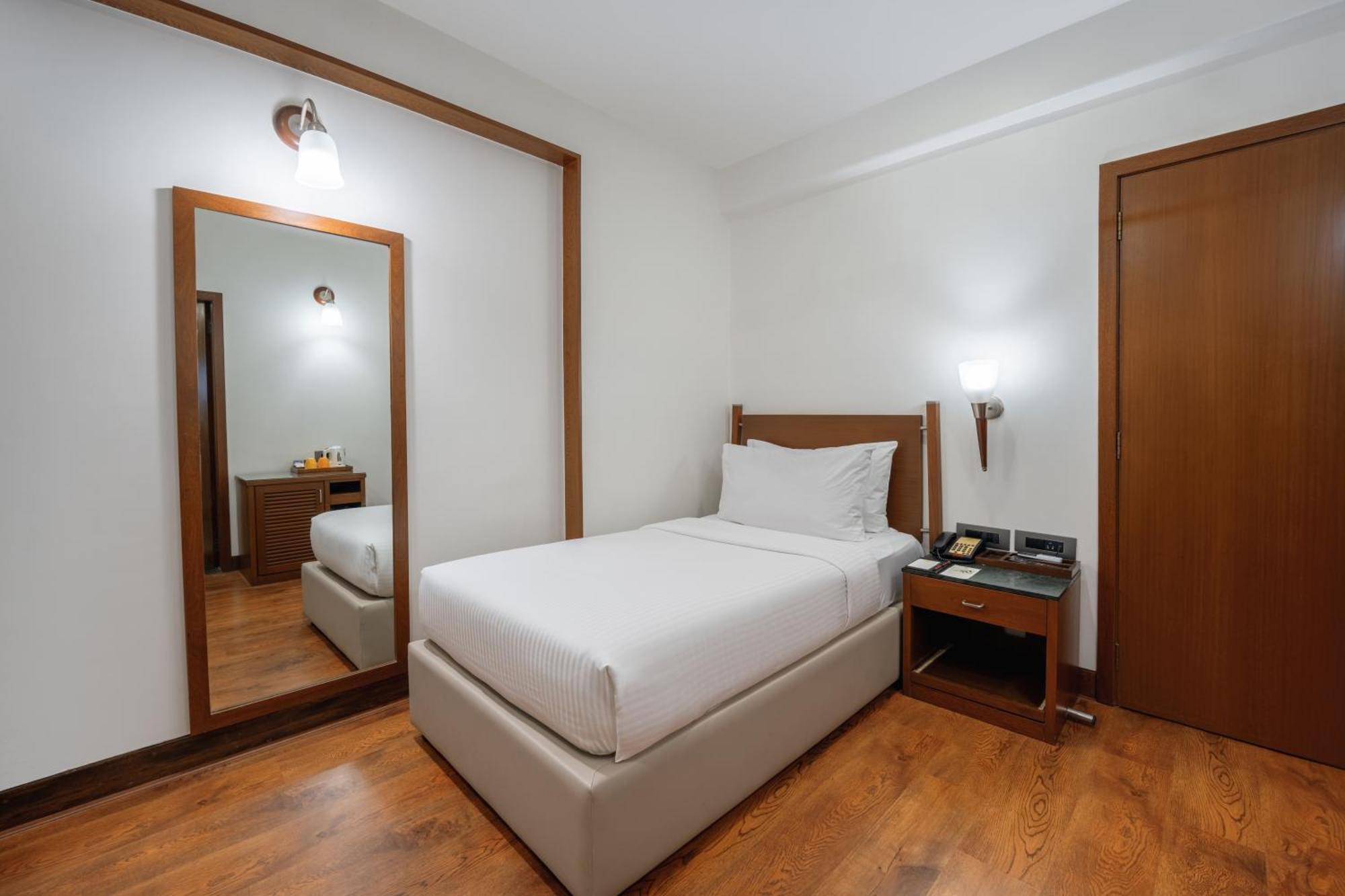 The Shalimar Hotel, Kemps Corner Mumbai  Kamer foto
